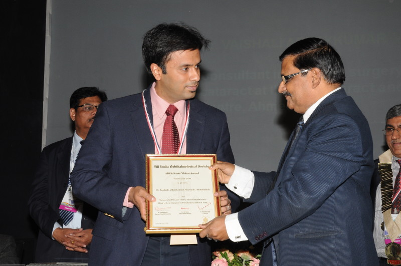 dr-debraj-shome-winning-colonel-rangachari-award-for-best-research-paper-india-2010-11